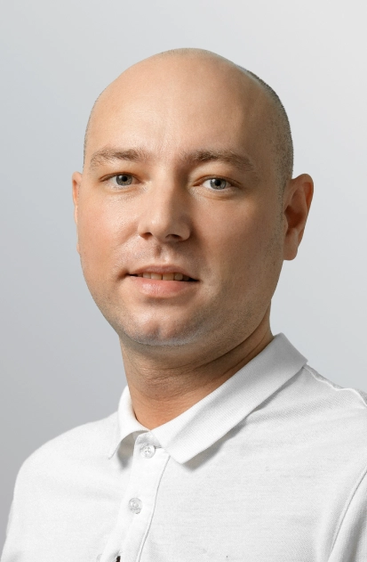 Гапонов Константин Германович Врач-ортодонт. Константин Германович заслуженно пользуется любовью, как взрослых, так и своих маленьких пациентов. Внимательный, добрый, улыбчивый, умеет найти подход к каждому пациенту.