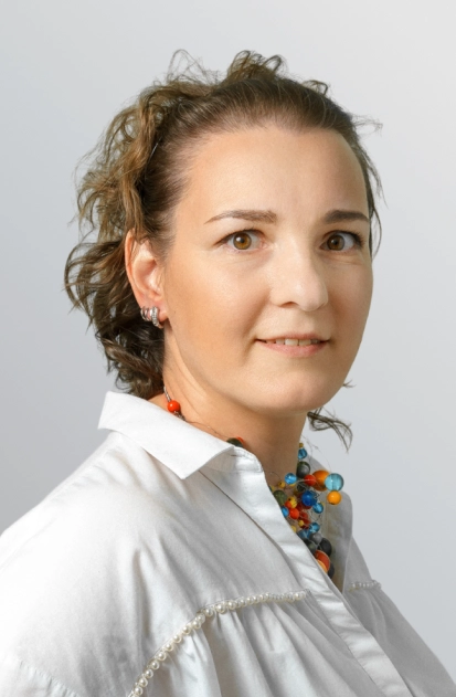 Крутова Лилия Ивановна Врач стоматолог-хирург, имплантолог, пародонтолог. Имеет опыт работы хирургом-стоматологом более десяти лет. Владеет многими методиками костной пластики и установки имплантатов в сложных условиях