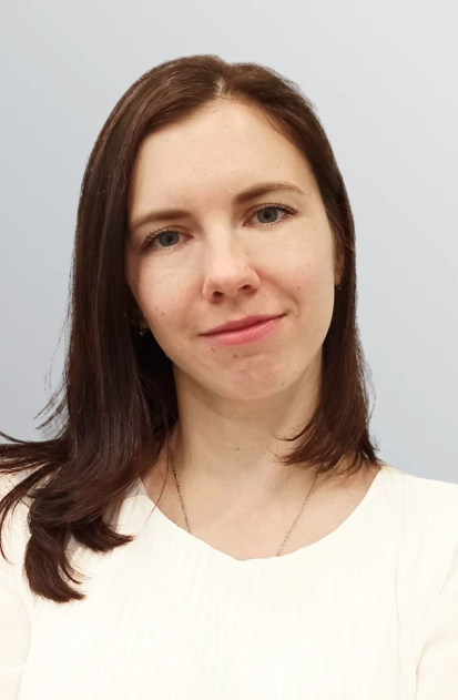 Смирнова Светлана Владимировна Стоматолог-терапевт, детский стоматолог. Обладая уникальным талантом находить подход к маленьким пациентам, она помогает им преодолевать страх и без боязни садиться в кресло врача